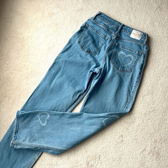 Hollister Ultra High-Rise Dad Jean - Picture 4 of 7